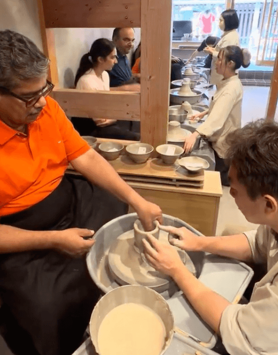 Shaping the rim of a ceramic piece