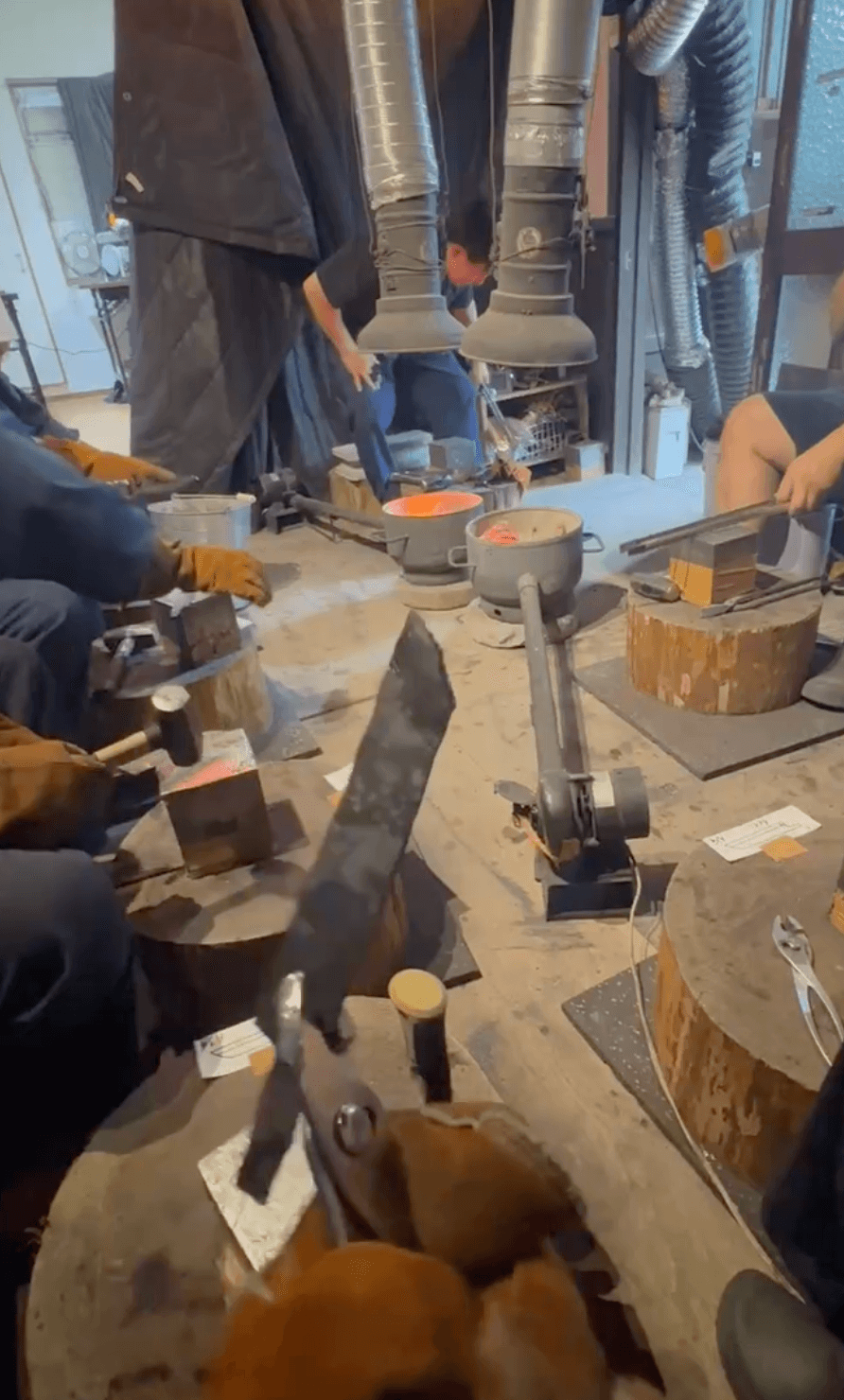 Shaping the blade at the anvil